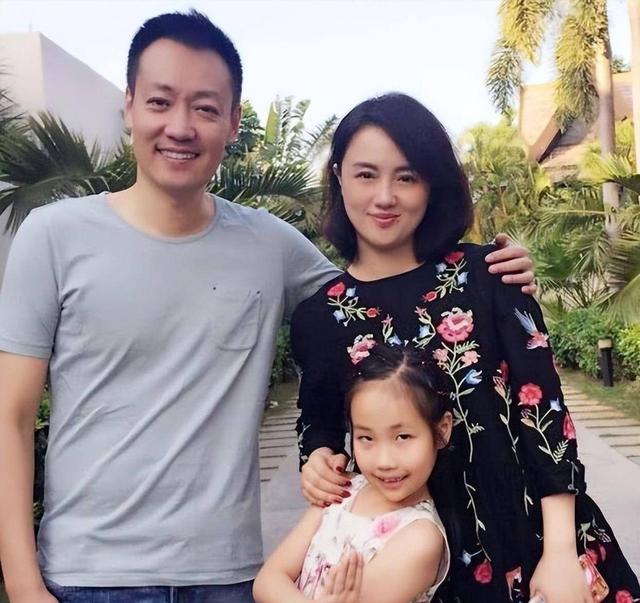 离春节不到2月，52岁辛柏青高调传出喜讯	，朱媛媛终于可以放心了