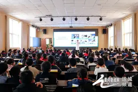 运城爱尔眼科医院到禹都学校开展近视防控科普讲座图片