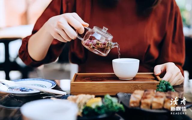 弘一法师：“人一旦死了，生前的衣服、手表，盖过的被子，睡过的床，都会被扔掉，烧掉，处理掉……”