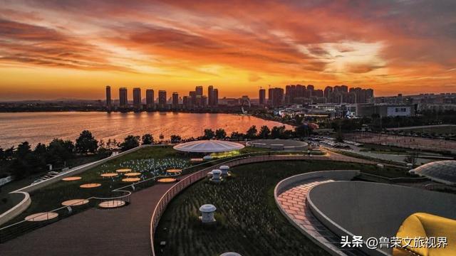 荣成霞光记：山海之间的奇幻诗篇