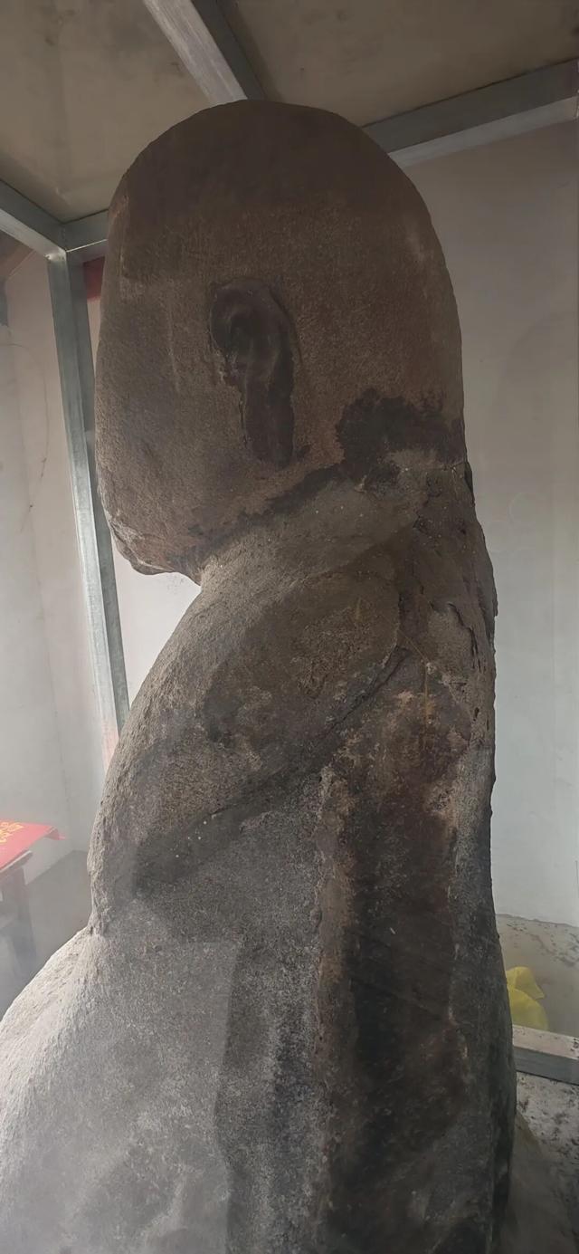 斗门石爷庙里的西汉牛郎石像