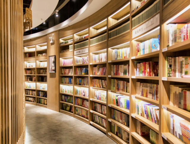 美国小伙在中国生活半月，回去坦言：再也不习惯国外的夜晚了