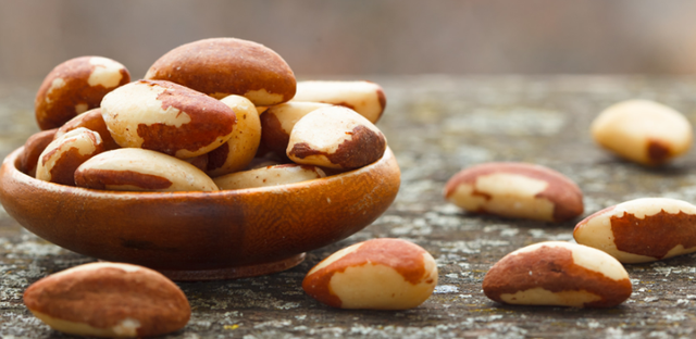 腰果是富硒食物？医生再次提醒：甲状腺不好，要常吃这3种食物