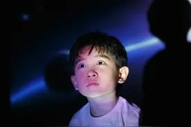 婴幼儿能不能看电视？国外研究成果出乎意料，家长要重视起来图片