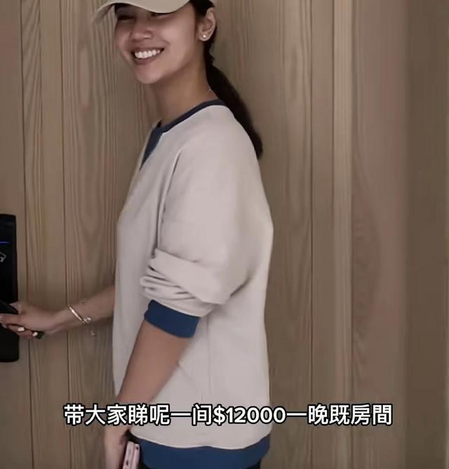 38岁岑洁仪敦煌旅游，住1.2万每晚的沙漠酒店，宣称有钱没地方用