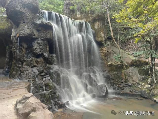 实在没想到，浙江竟然也有一座千佛山，春日里被誉为江南小九寨