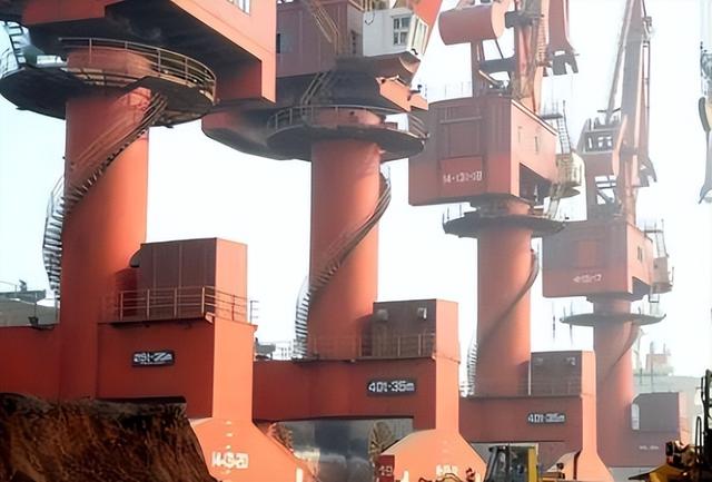 特朗普向全球发出通牒：180天内必须对中国动手，不帮忙就加税