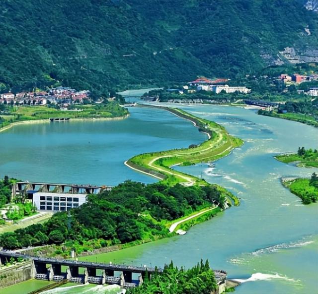 台湾姑娘来大陆旅游，游玩五天后直呼:这和电视上说的天差地别啊