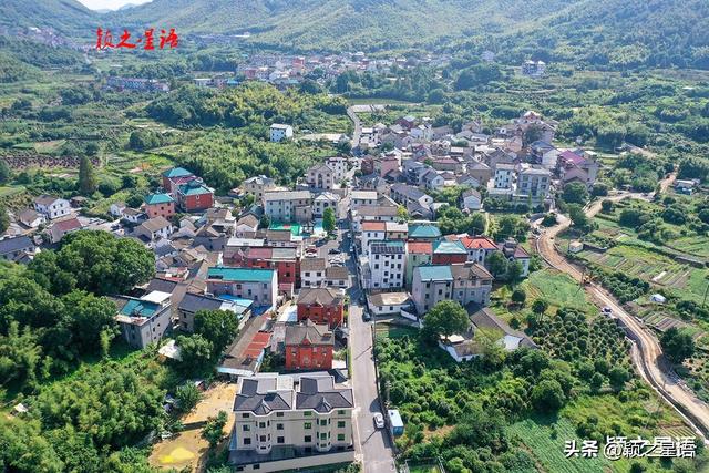绍兴铜井村，夏泽水库建成后，在水一方