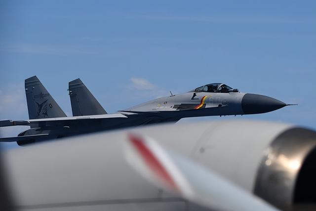 高市被催辞职谢罪，日本要废除中国出兵权，辽宁舰已逼近日本本土