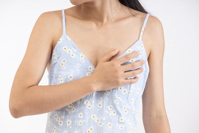 乳房总胀痛、摸到硬块？或许是3种常见乳腺疾病发出的信号