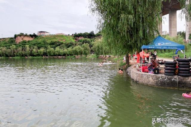 哈尔滨藏着个 "光腚岛"？大爷们裸泳百年，城管来了都绕着走
