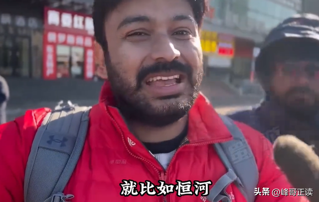 继印度游客在庐山搓澡后，他们又盯上了东北澡堂，网友大呼天塌了