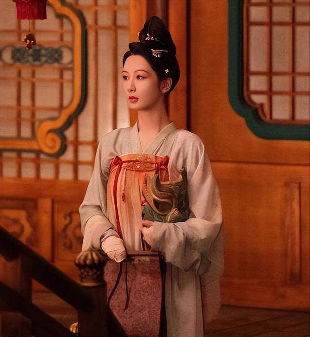 央媒发文！33岁杨紫高调官宣喜讯，网友：恭喜，终于等到了这一天