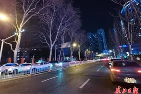 武汉这个商业体向家长提供免费车位，最长能停2个半小时图片