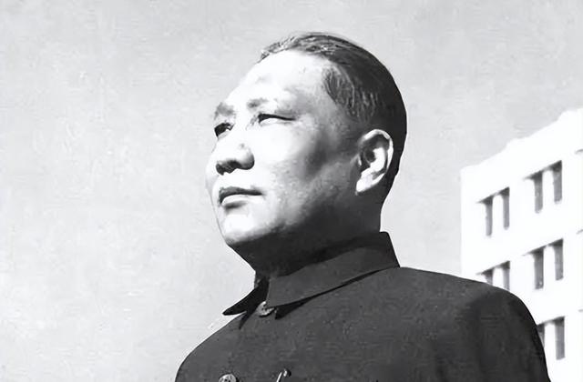 下属请示市委书记唐亮，陈毅来南京如何招待，唐：做川菜，吃大龙