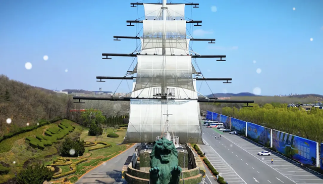 巨船霸路！56米“黑珍珠号”惊现大连街头，谁干的？