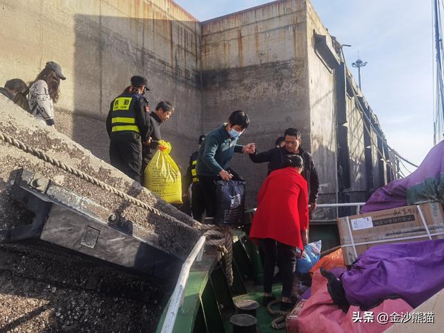 打卡屿头岛厝梁礁"一线天" 登上平潭岛 双龙连续第三年千里走双骑3