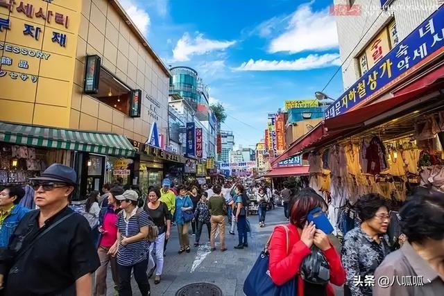 继德国之后，英国也贴“中文标语”？中国游客：区别对待难以接受