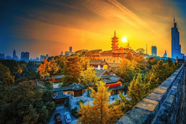 2025中国十大热门旅游城市排名，成都第3，郑州第5，重庆垫底！