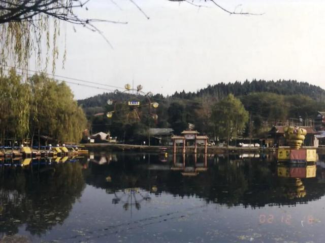 【美丽四川】一湖碧水，半城烟火！玄珠湖的时光故事，就从那个秋夜讲起……|| 雷媛