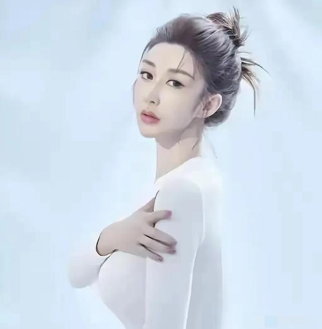 性感姜彦希，傲人身材得“中国天然第一美胸”称号，千万别眨眼！