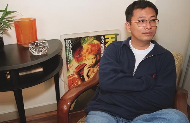 陪玩陪睡只是开胃菜，袭警、舔手指、集体嫖娼，背后的事捂不住了