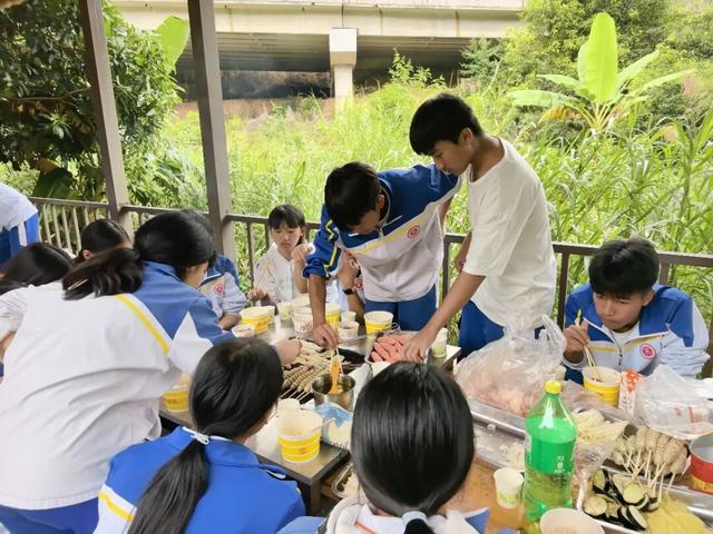 28公里徒步，让青春与红色“双向奔赴”