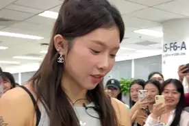 吴艳妮百度扫楼，自信大方的跳舞好美，这么阳光的女孩好招人喜欢图片