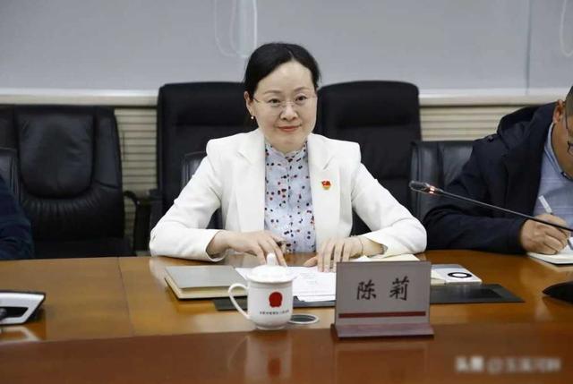 40岁当副校长的美女学霸：没名校光环为何成逆袭神话？