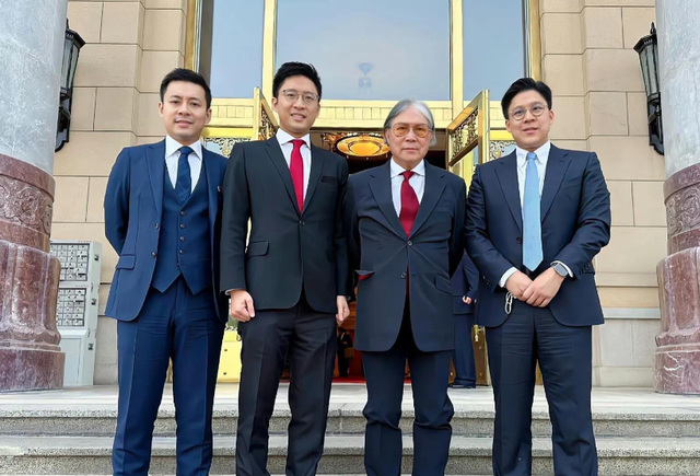 这次，现身九三阅兵的霍家，揭开李嘉诚仅剩的体面，霍震霆说对了