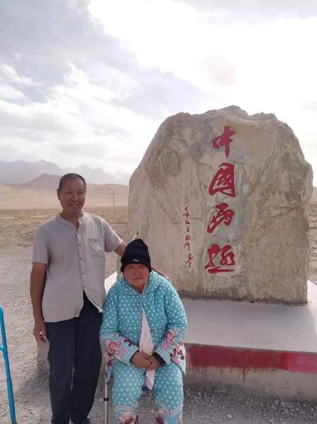 爱情最美的样子：71岁的他带着67岁的瘫痪妻子自驾游全国