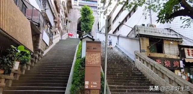 重庆最“离谱”网红！1元电梯比轻轨穿楼更懂生活