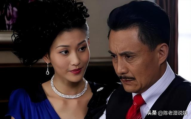 他被谢霆锋打成重伤，发妻6次流产绝情离开，如今街头卖卤肉为生