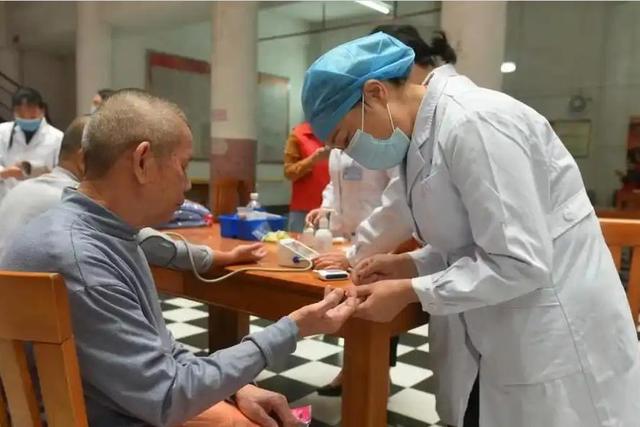 总是“腿抽筋”怎么回事？医生提醒：别大意！需排查3种疾病可能