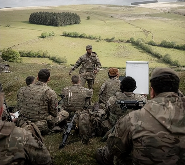 俄军工突破干扰难题！机器人架桥还能防拦截，战场生存能力再增强