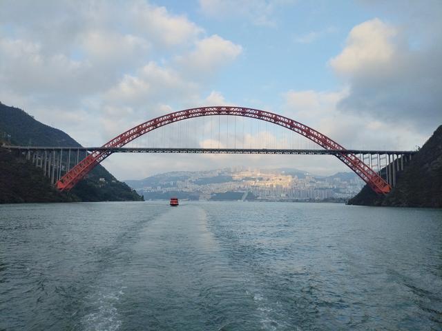 鄂渝行第四天（上）：小红船换小白船，从巫山到巴东