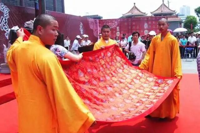 越扒越猛！释永信在少林寺有多爽，你根本想不到！难怪佛协再痛批