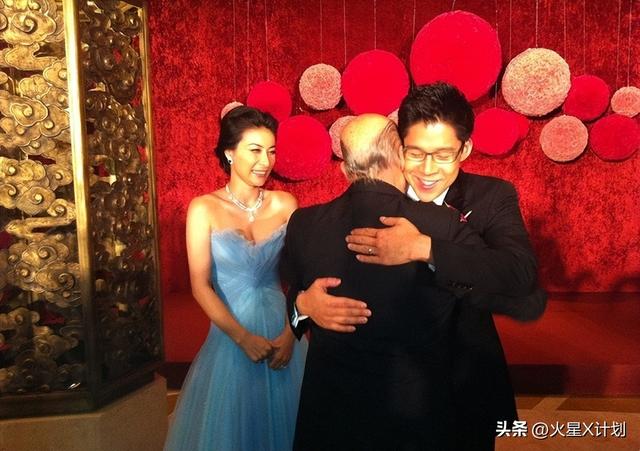 摊牌了！结婚13年，郭晶晶再次迎来喜讯，原来霍震霆当年没说错