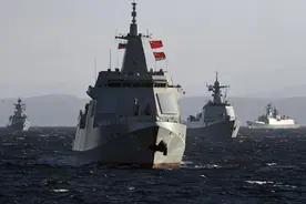 山东舰夜间穿越台海，台媒惊讶不返回补给，歼20公开实弹射击图片