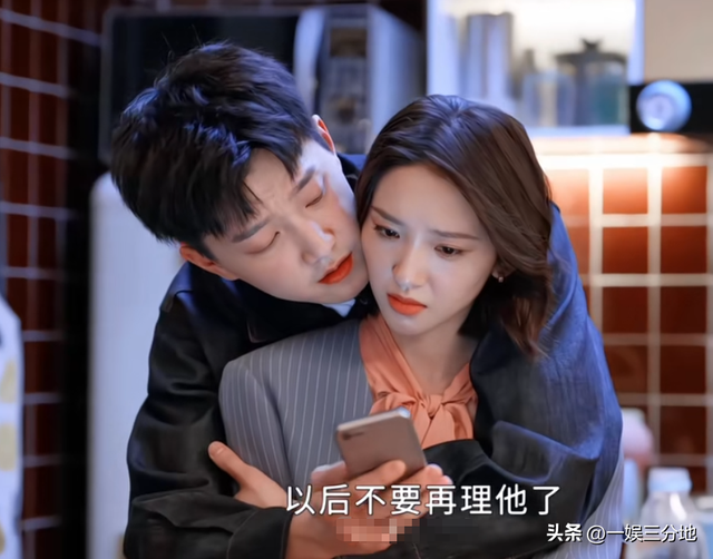 脸颊干瘪，眼神阴森，演技呆，没陈伟霆像霸总，赵露思也带不动他