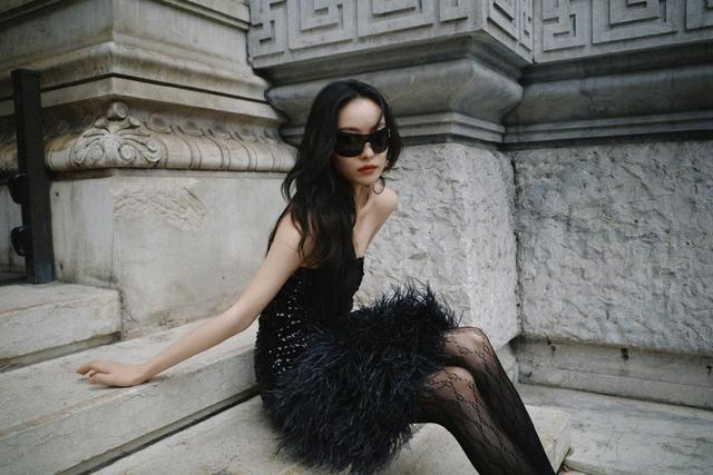 倪妮米兰时装周出图 墨镜配黑丝 姐就是女王