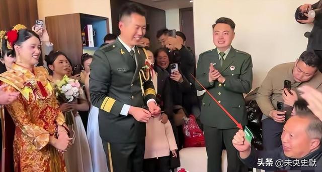 张自轩婚礼现场，新娘很强势两次拒绝他的亲密动作，岳父实力不菲