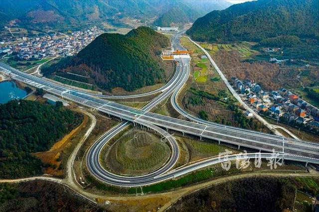 露营、垂钓……富阳这个村游客不断，越来越红火！