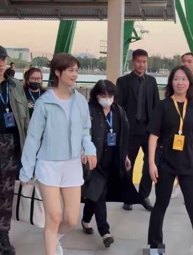 她居然41岁了，这状态看上去以为她才25岁 太显年轻了吧 怎么保持的