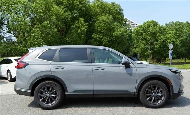 多两个气囊和19cm滑动座椅：CR-V用细节吊打RAV4