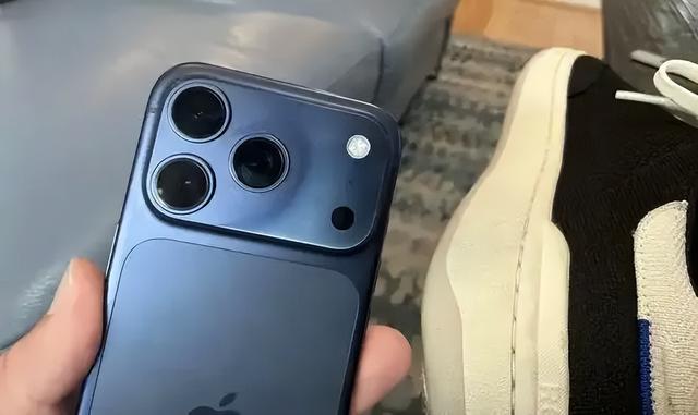 完蛋！iPhone 17 Pro 氧化变色问题越来越严重了
