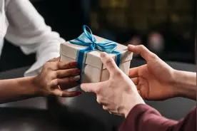 别人送的旧东西可以收，但这三样不管是谁送的，最好都拒绝!图片