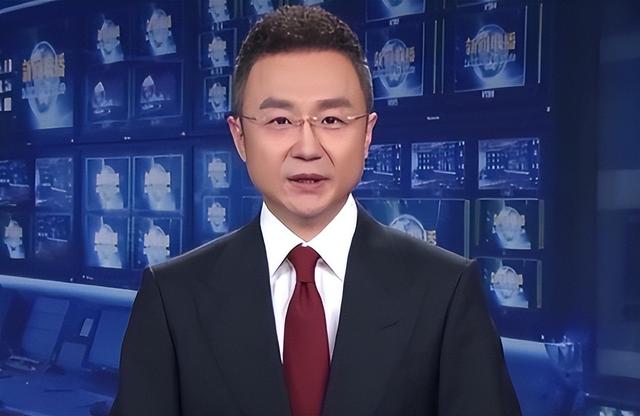 阅兵解说员揭秘，原来是他们俩，都是我们熟悉的央视著名主持人