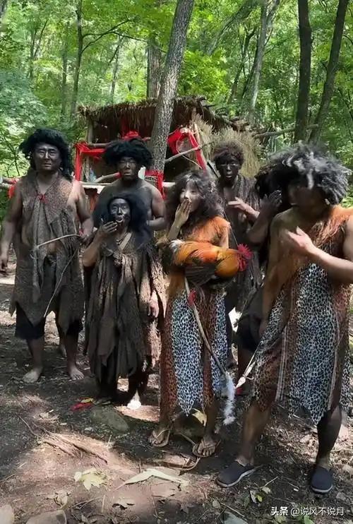 5年倒闭10家热门景区，年轻人住帐篷，天价酒店为啥割不动了？